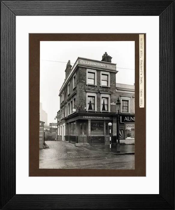 Framed Print : Photograph of Railway Arms, Shepherds Bush, London Framed Print : Photograph of Railway Arms, Shepherds Bush, London