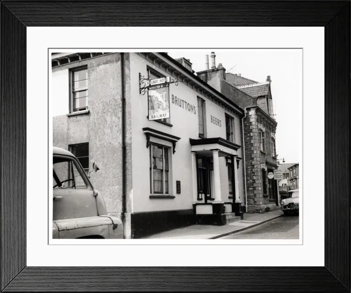 Framed Print : Photograph of Railway Hotel, Blandford, Dorset Framed Print : Photograph of Railway Hotel, Blandford, Dorset