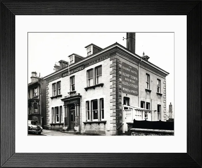 Framed Print : Photograph of Railway Hotel, Brighton, Sussex Framed Print : Photograph of Railway Hotel, Brighton, Sussex