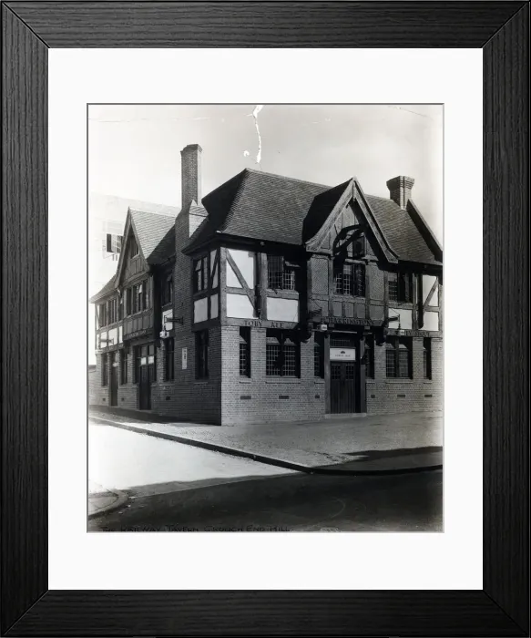 Framed Print : Photograph of Railway Tavern, Crouch End, London Framed Print : Photograph of Railway Tavern, Crouch End, London