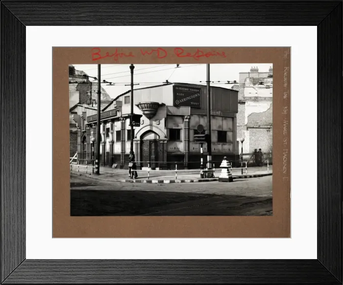 Framed Print : Photograph of Railway Tavern, Hackney (Old), London Framed Print : Photograph of Railway Tavern, Hackney (Old), London