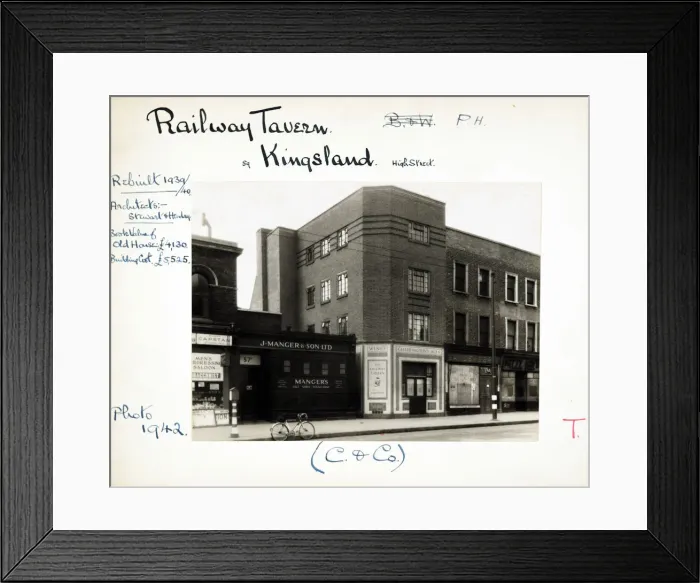 Framed Print : Photograph of Railway Tavern, Kingsland, London Framed Print : Photograph of Railway Tavern, Kingsland, London