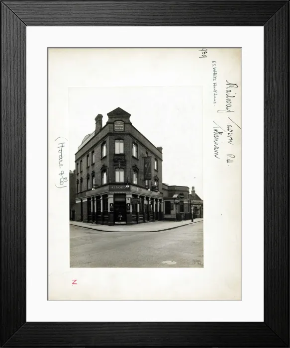 Framed Print : Photograph of Railway Tavern, Tottenham, London Framed Print : Photograph of Railway Tavern, Tottenham, London