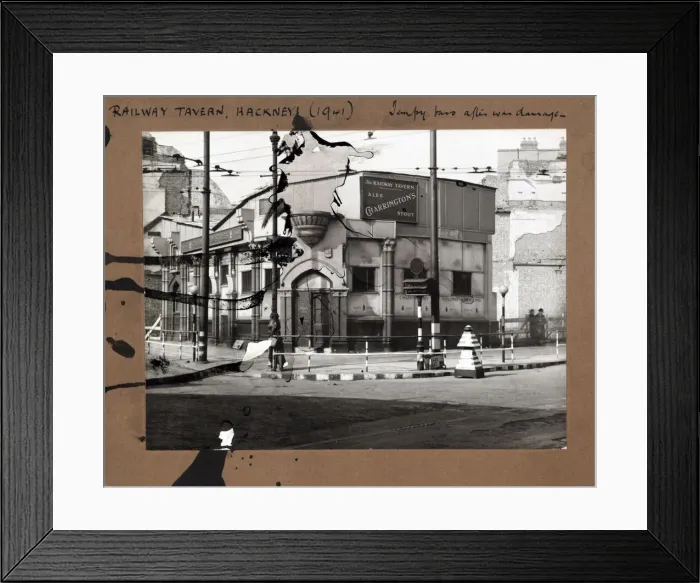 Framed Print : Photograph of Railway Tavern, Hackney (Old), London Framed Print : Photograph of Railway Tavern, Hackney (Old), London