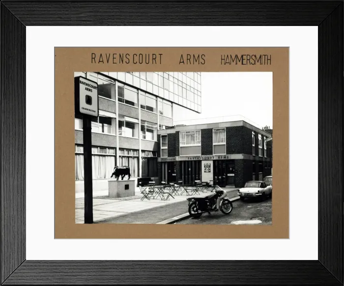 Framed Print : Photograph of Ravenscourt Arms, Hammersmith (New), London Framed Print : Photograph of Ravenscourt Arms, Hammersmith (New), London