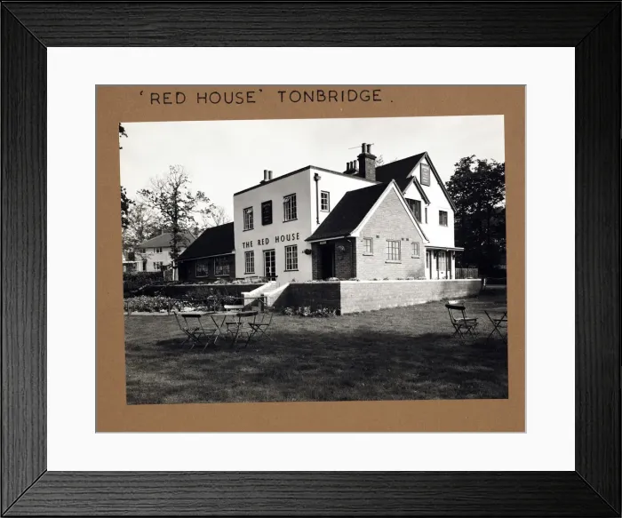 Framed Print : Photograph of Red House PH, Tonbridge, Kent Framed Print : Photograph of Red House PH, Tonbridge, Kent