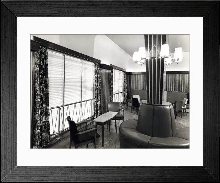 Framed Print : Photograph of Red Lion PH, City, London Framed Print : Photograph of Red Lion PH, City, London