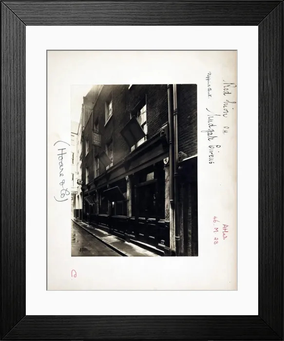Framed Print : Photograph of Red Lion PH, Ludgate Circus, London Framed Print : Photograph of Red Lion PH, Ludgate Circus, London