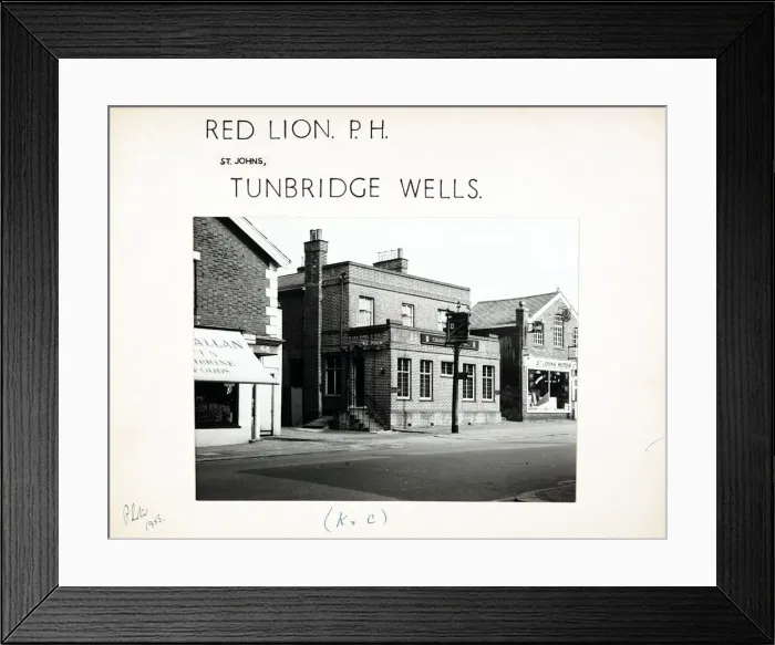 Framed Print : Photograph of Red Lion PH, Tunbridge Wells, Kent Framed Print : Photograph of Red Lion PH, Tunbridge Wells, Kent