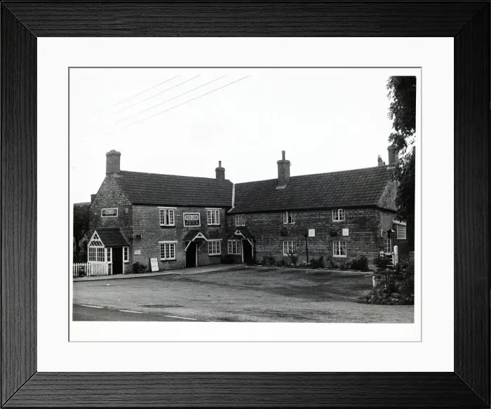 Framed Print : Photograph of Red Lion PH, West Pennard, Somerset Framed Print : Photograph of Red Lion PH, West Pennard, Somerset