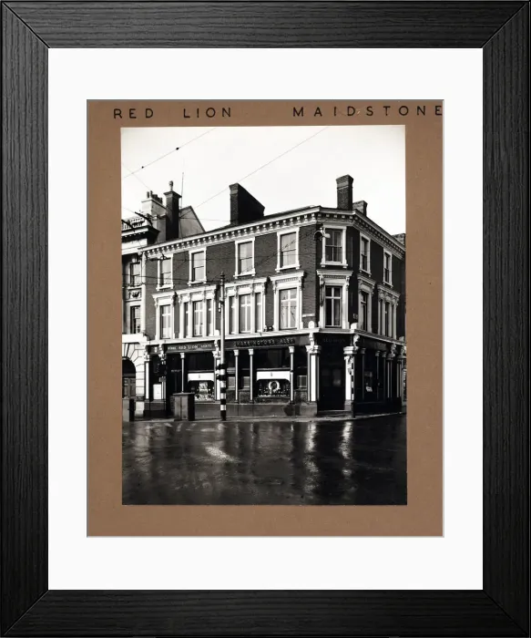 Framed Print : Photograph of Red Lion PH, Maidstone, Kent Framed Print : Photograph of Red Lion PH, Maidstone, Kent
