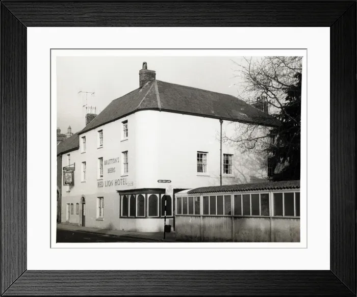 Framed Print : Photograph of Red Lion Hotel, Yeovil, Somerset Framed Print : Photograph of Red Lion Hotel, Yeovil, Somerset