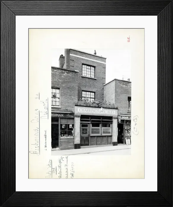 Framed Print : Photograph of Richmond Arms, Walworth, London Framed Print : Photograph of Richmond Arms, Walworth, London