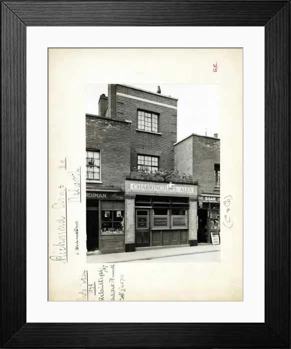Framed Print : Photograph of Richmond Arms, Walworth, London Framed Print : Photograph of Richmond Arms, Walworth, London