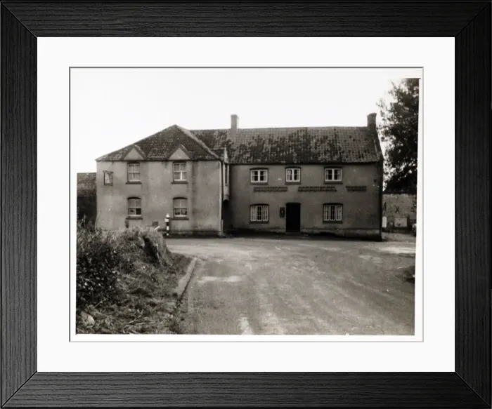Framed Print : Photograph of Ring of Bells Inn, Moorlinch, Somerset Framed Print : Photograph of Ring of Bells Inn, Moorlinch, Somerset