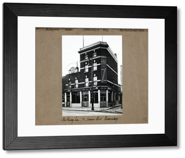 Framed Print : Photograph of Rising Sun PH, Bermondsey, London Framed Print : Photograph of Rising Sun PH, Bermondsey, London