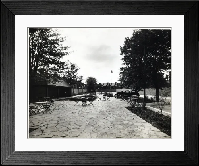 Framed Print : Photograph of Rising Sun PH, Catford, London Framed Print : Photograph of Rising Sun PH, Catford, London