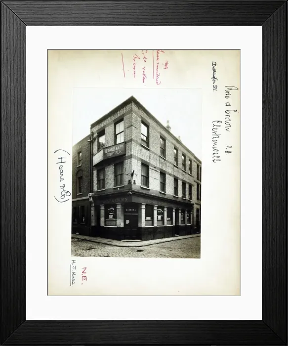 Framed Print : Photograph of Rose & Crown PH, Clerkenwell, London Framed Print : Photograph of Rose & Crown PH, Clerkenwell, London