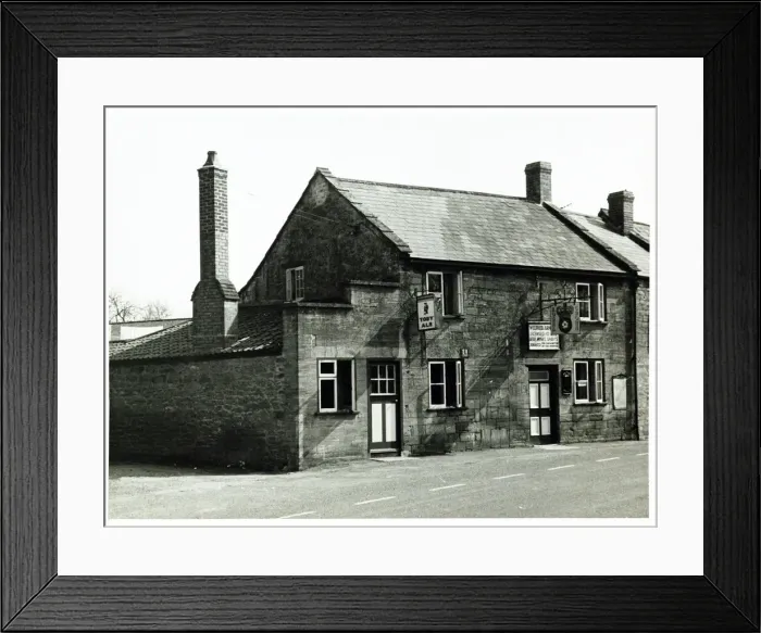 Framed Print : Photograph of Rose & Crown PH, Martock, Somerset Framed Print : Photograph of Rose & Crown PH, Martock, Somerset