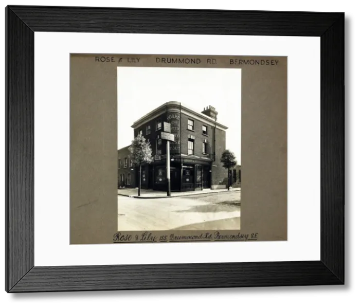 Framed Print : Photograph of Rose & Lily PH, Bermondsey, London Framed Print : Photograph of Rose & Lily PH, Bermondsey, London