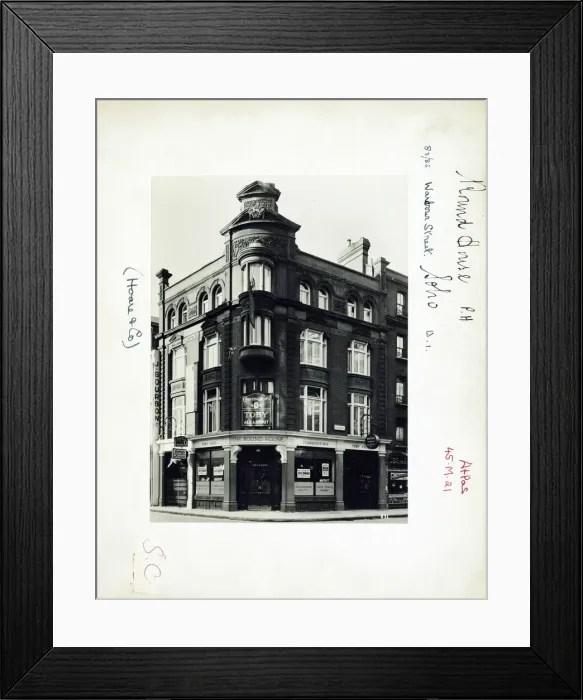 Framed Print : Photograph of Round House PH, Soho, London Framed Print : Photograph of Round House PH, Soho, London