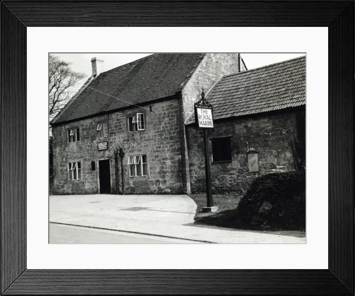 Framed Print : Photograph of Royal Marine Inn, Martock, Somerset Framed Print : Photograph of Royal Marine Inn, Martock, Somerset