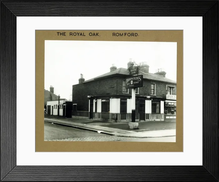 Framed Print : Photograph of Royal Oak PH, Romford, Essex Framed Print : Photograph of Royal Oak PH, Romford, Essex