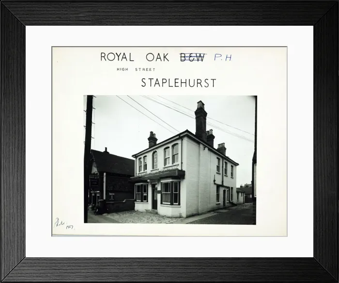 Framed Print : Photograph of Royal Oak PH, Staplehurst, Kent Framed Print : Photograph of Royal Oak PH, Staplehurst, Kent