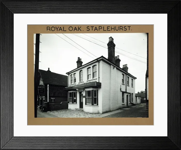 Framed Print : Photograph of Royal Oak PH, Staplehurst, Kent Framed Print : Photograph of Royal Oak PH, Staplehurst, Kent
