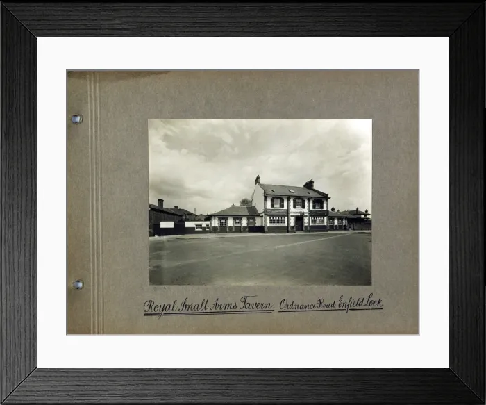 Framed Print : Royal Small Arms Tavern, Enfield Lock, Greater London Framed Print : Royal Small Arms Tavern, Enfield Lock, Greater London