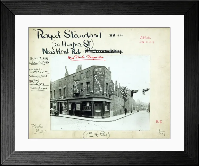 Framed Print : Photograph of Royal Standard PH, New Kent Road (Old), London Framed Print : Photograph of Royal Standard PH, New Kent Road (Old), London