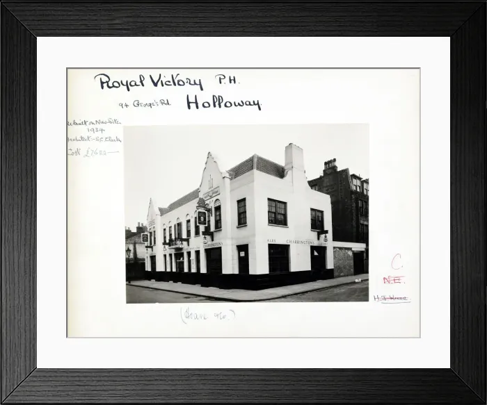 Framed Print : Photograph of Royal Victory PH, Holloway, London Framed Print : Photograph of Royal Victory PH, Holloway, London