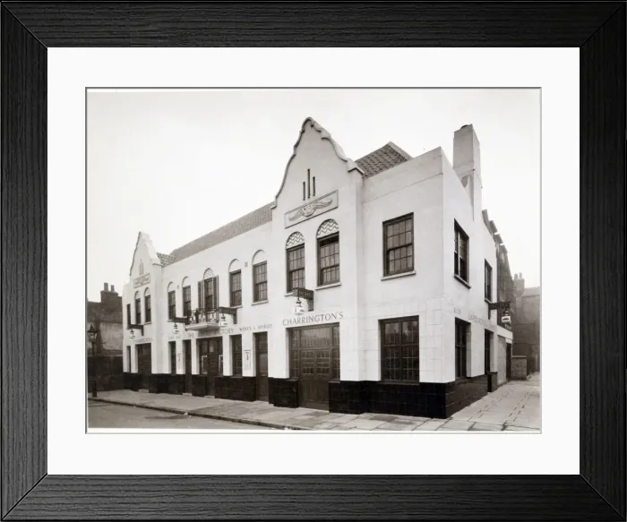 Framed Print : Photograph of Royal Victory PH, Holloway, London Framed Print : Photograph of Royal Victory PH, Holloway, London