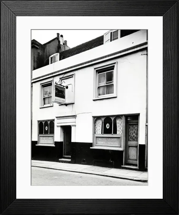 Framed Print : Photograph of Running Horse PH, Brighton, Sussex Framed Print : Photograph of Running Horse PH, Brighton, Sussex