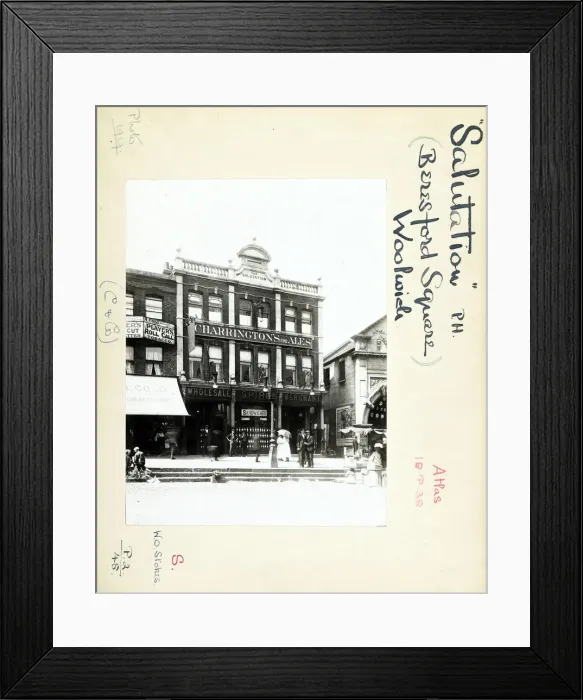 Framed Print : Photograph of Salutation PH, Woolwich, London Framed Print : Photograph of Salutation PH, Woolwich, London