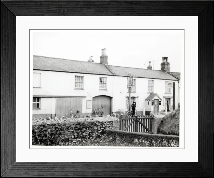 Framed Print : Photograph of Ship Inn, Chard, Somerset Framed Print : Photograph of Ship Inn, Chard, Somerset