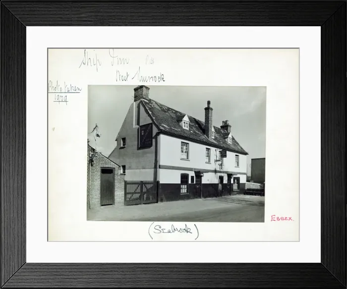 Framed Print : Photograph of Ship Inn, West Thurrock, Essex Framed Print : Photograph of Ship Inn, West Thurrock, Essex