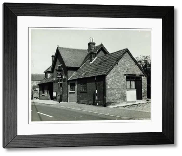 Framed Print : Photograph of Shoulder Of Mutton PH, Bridgwater, Somerset Framed Print : Photograph of Shoulder Of Mutton PH, Bridgwater, Somerset