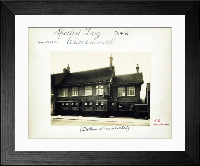 Framed Print : Photograph of Spotted Dog PH, Wandsworth, London Framed Print : Photograph of Spotted Dog PH, Wandsworth, London