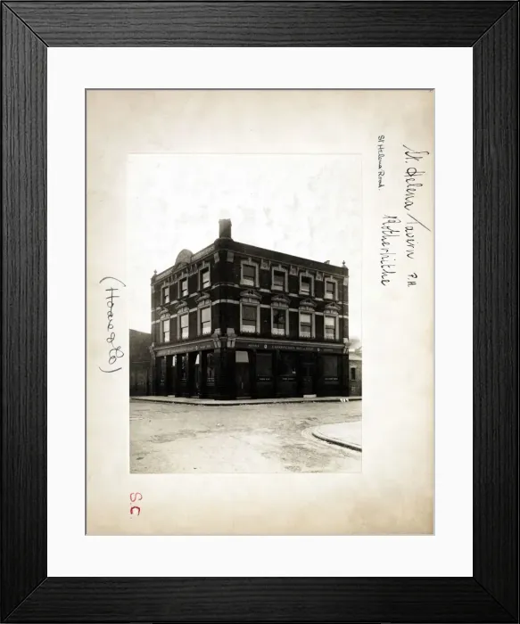 Framed Print : Photograph of St Helena Tavern, Rotherhithe, London Framed Print : Photograph of St Helena Tavern, Rotherhithe, London