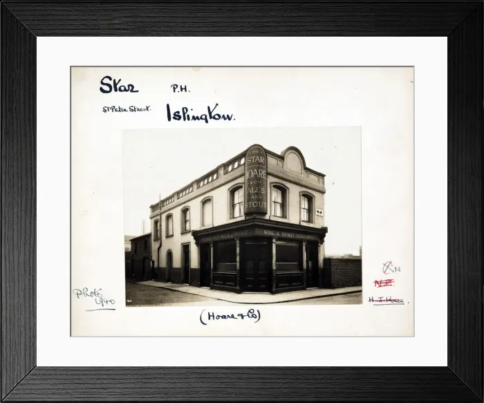 Framed Print : Photograph of Star PH, Islington, London Framed Print : Photograph of Star PH, Islington, London