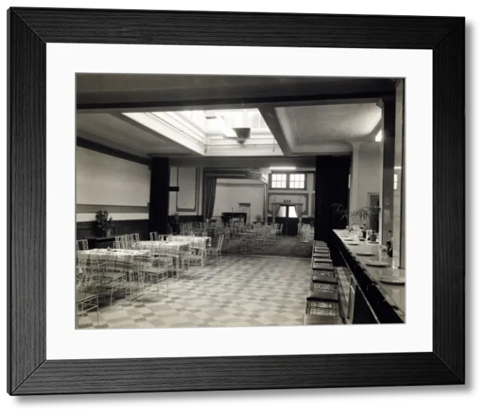 Framed Print : Photograph of Station Hotel, Richmond, Greater London Framed Print : Photograph of Station Hotel, Richmond, Greater London