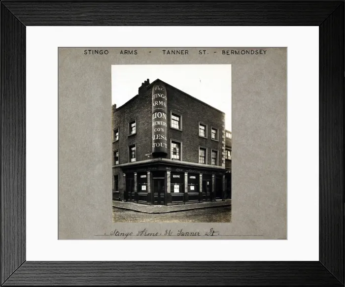 Framed Print : Photograph of Stingo Arms, Bermondsey, London Framed Print : Photograph of Stingo Arms, Bermondsey, London