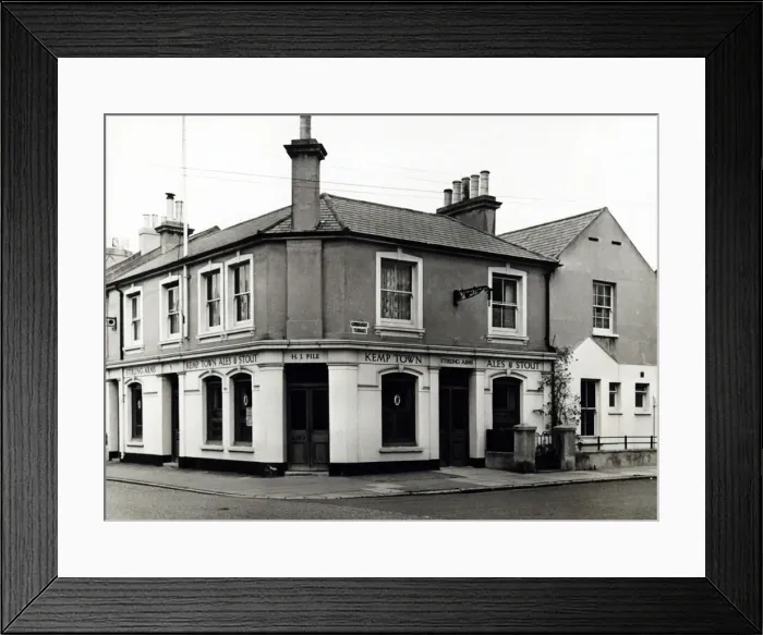 Framed Print : Photograph of Stirling Arms, Hove, Sussex Framed Print : Photograph of Stirling Arms, Hove, Sussex
