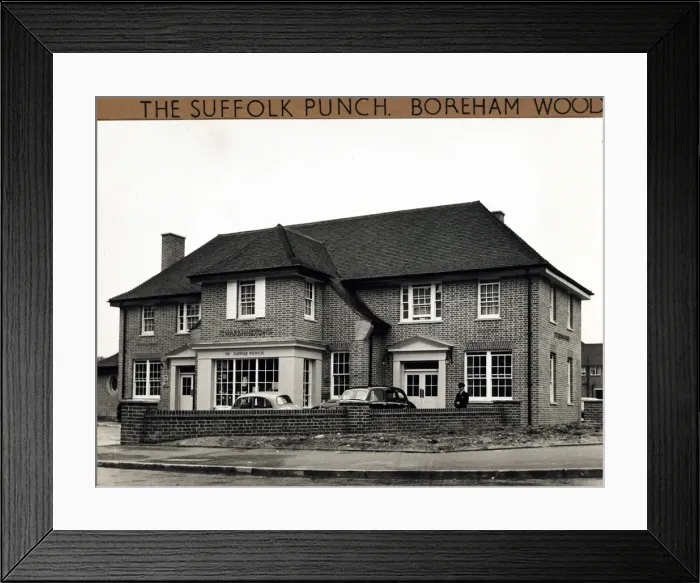 Framed Print : Photograph of Suffolk Punch PH, Borehamwood, Hertfordshire Framed Print : Photograph of Suffolk Punch PH, Borehamwood, Hertfordshire