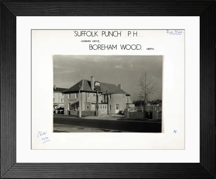 Framed Print : Photograph of Suffolk Punch PH, Borehamwood, Hertfordshire Framed Print : Photograph of Suffolk Punch PH, Borehamwood, Hertfordshire