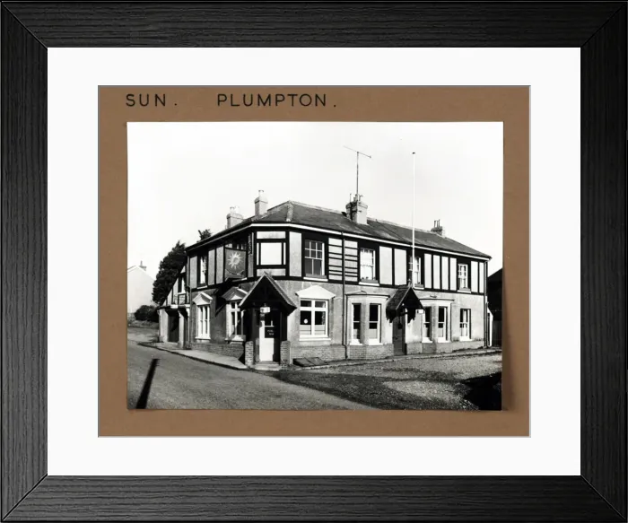 Framed Print : Photograph of Sun PH, Plumpton, Sussex Framed Print : Photograph of Sun PH, Plumpton, Sussex