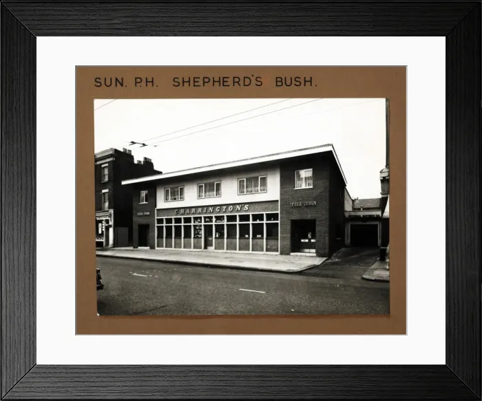Framed Print : Photograph of Sun PH, Shepherds Bush (New), London Framed Print : Photograph of Sun PH, Shepherds Bush (New), London