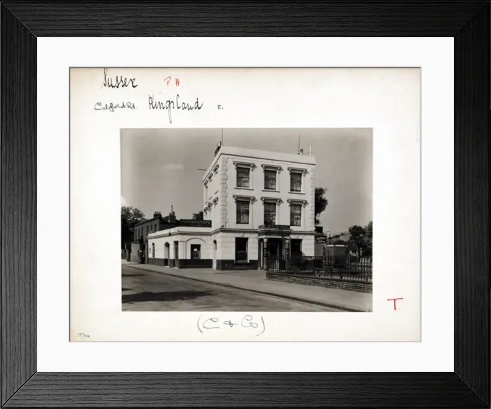 Framed Print : Photograph of Sussex PH, Kingsland, London Framed Print : Photograph of Sussex PH, Kingsland, London