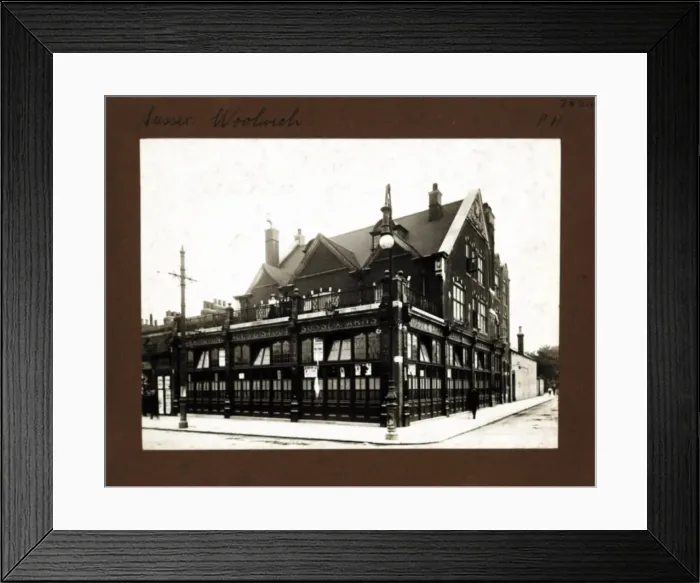 Framed Print : Photograph of Sussex Arms, Woolwich, London Framed Print : Photograph of Sussex Arms, Woolwich, London